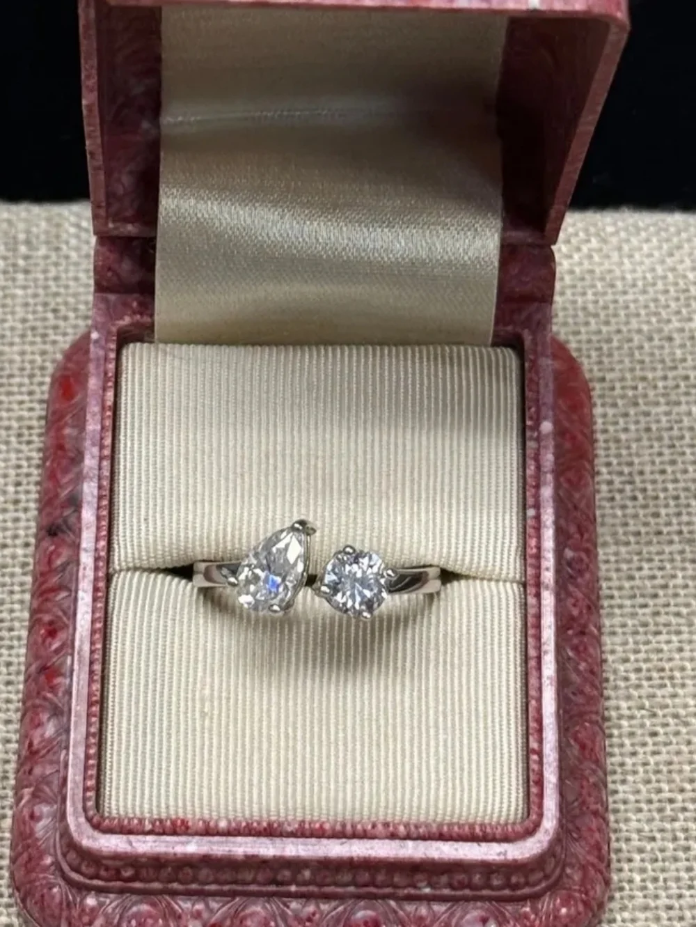 Djoy Sterling Silver Moissanite Toi-Moi Ring SZ 8 (1.4 TCW) - Picture 2 of 4